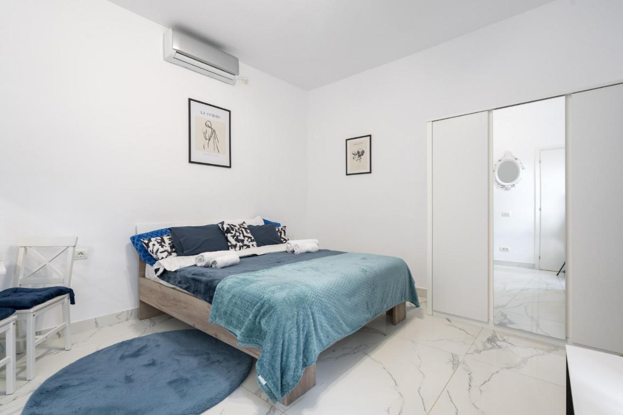 Blue-Line-Apartment-Unirii บูคาเรสต์ ภายนอก รูปภาพ