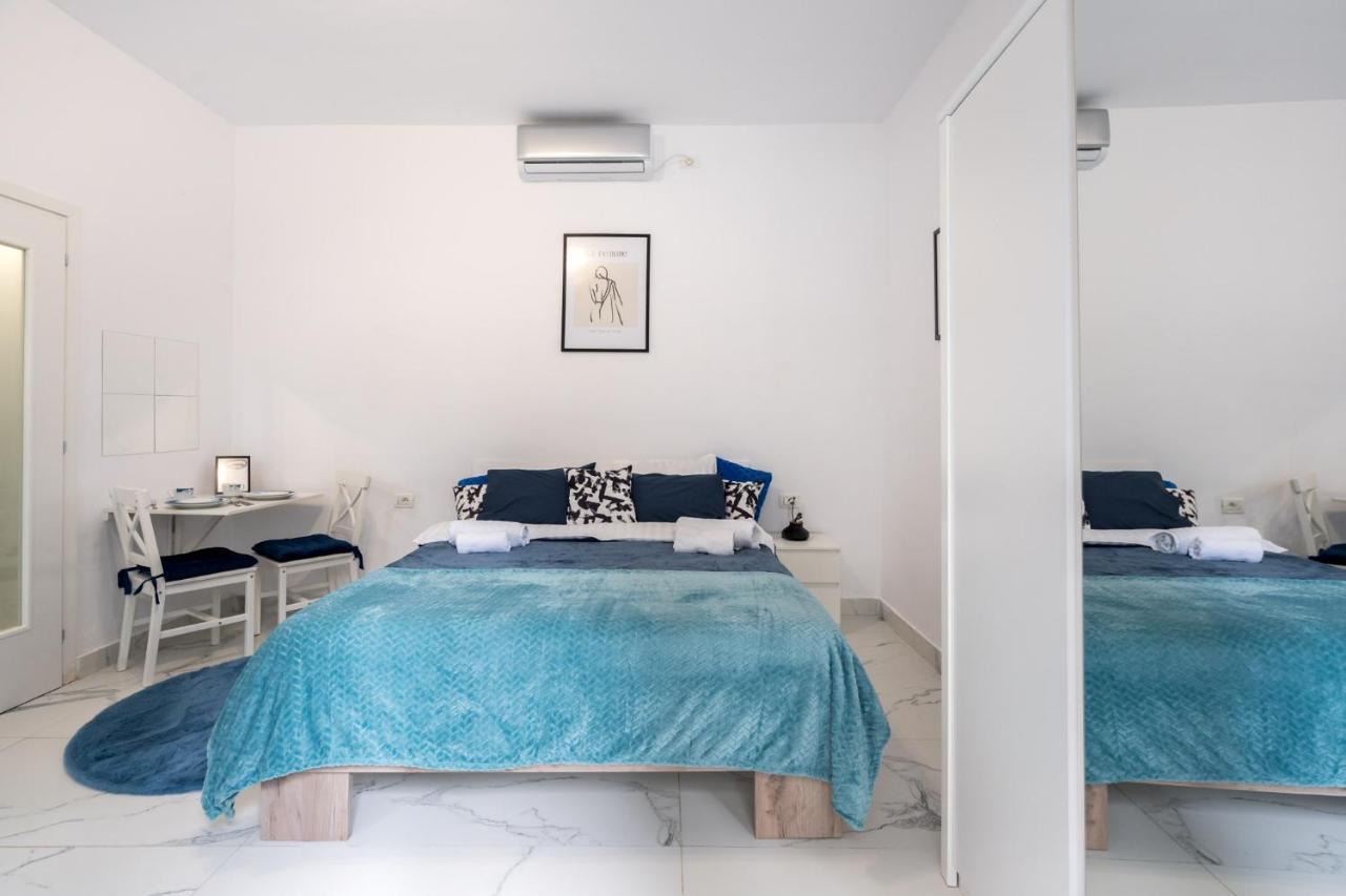 Blue-Line-Apartment-Unirii บูคาเรสต์ ภายนอก รูปภาพ