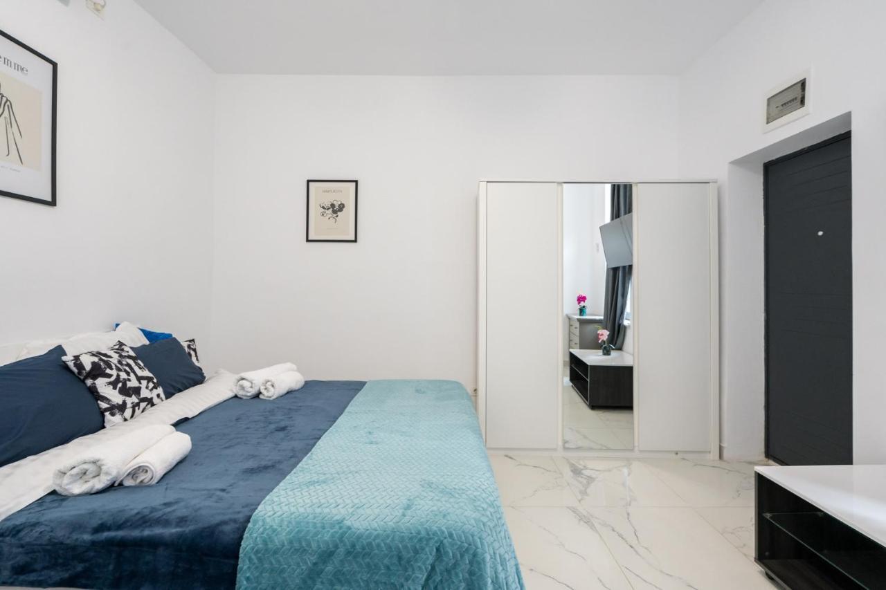 Blue-Line-Apartment-Unirii บูคาเรสต์ ภายนอก รูปภาพ